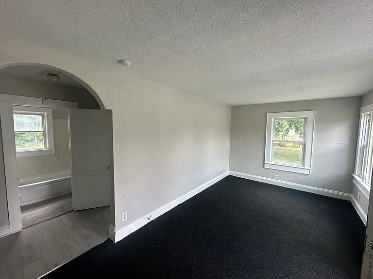 119 Carver Ave — Photo 4