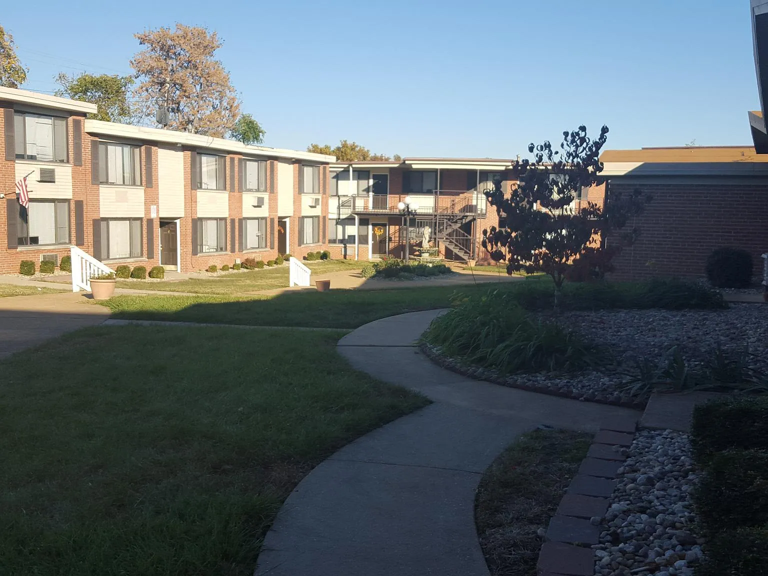 2 bed, 980 sqft, $1,025 — Photo 2