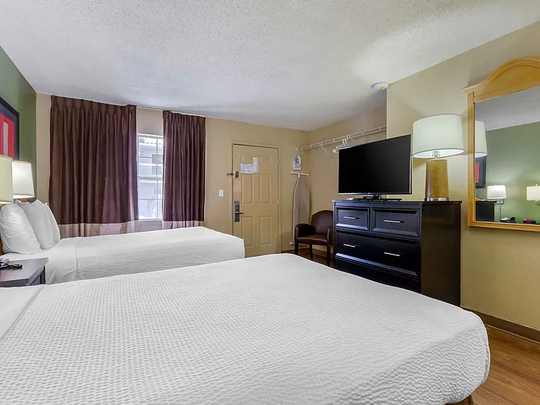 Studio Suite - 2 Full Beds