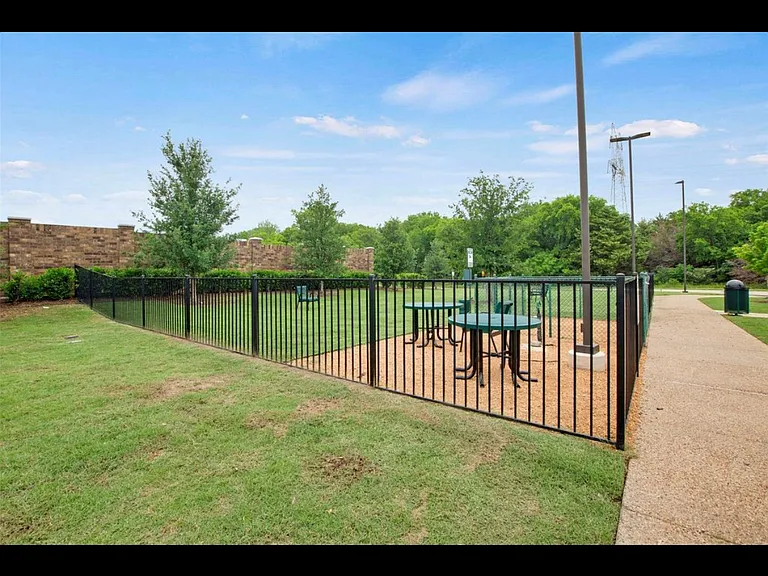 1223 Goliad Dr — Photo 14
