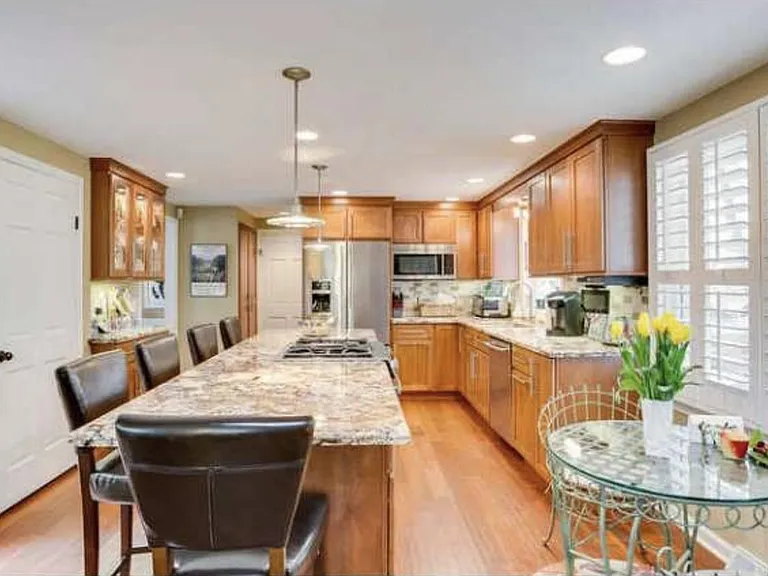 75 Autumnview Rd — Photo 4