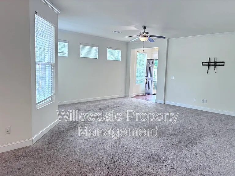 100 Spring Pine Ln — Photo 6