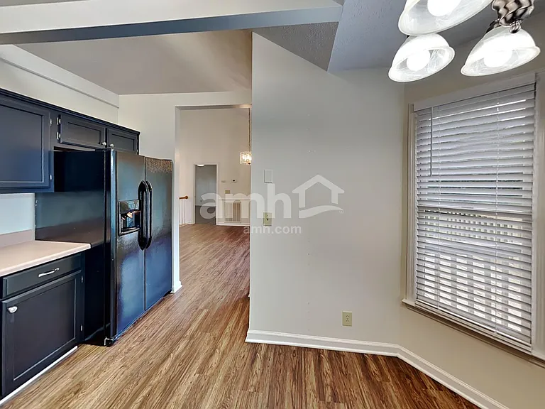 307 Briarwood Ln — Photo 3