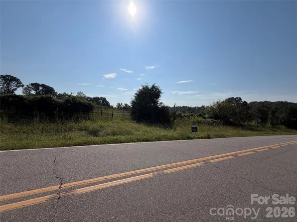 654 Whites Farm Rd, Statesville, NC 28625