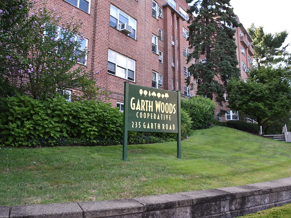 The Carlyle, this is a corner apartment with three bay windows that allow the sun to fill the rooms.