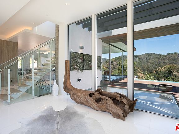 5th image of 10471 Sandall Ln