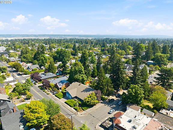 5th image of 4110 NE 42nd Ave