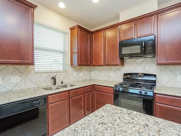 2206 Argos Dr — Photo 13