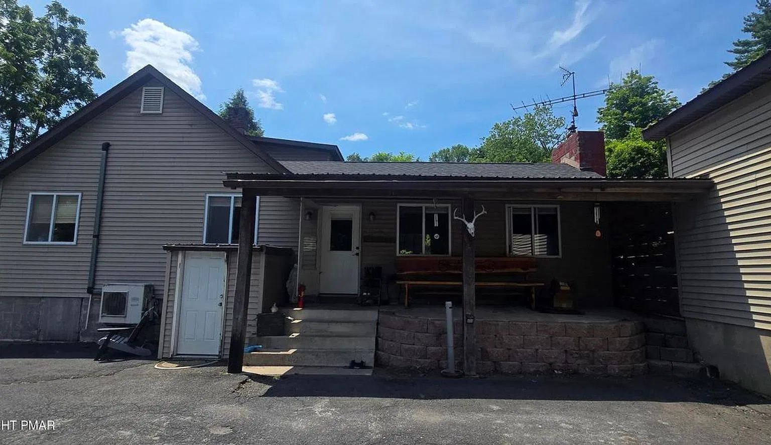 Amazing 3 bedroom off Fawn Road in East Stroudsburg with HUGE Pole Barn/Garage — Photo 3