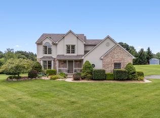 111 Oak Bark Dr, Howell, MI 48843