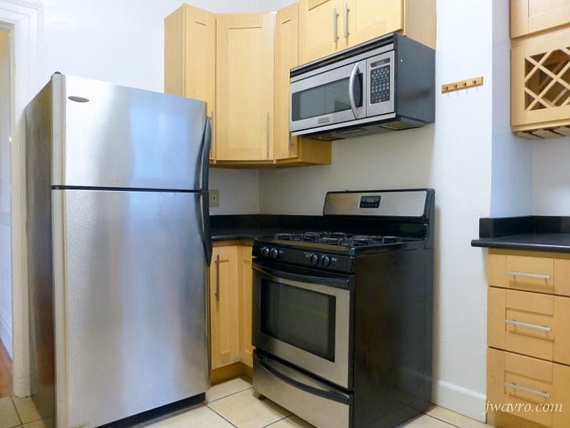 1st image of 3050 22nd St