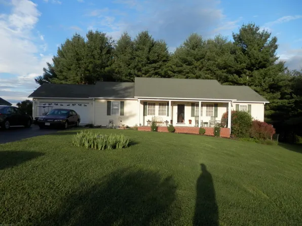 292 Pleasant Pine Dr, Max Meadows, VA 24360