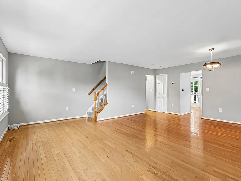 532 Kalmia Sq NE — Photo 8
