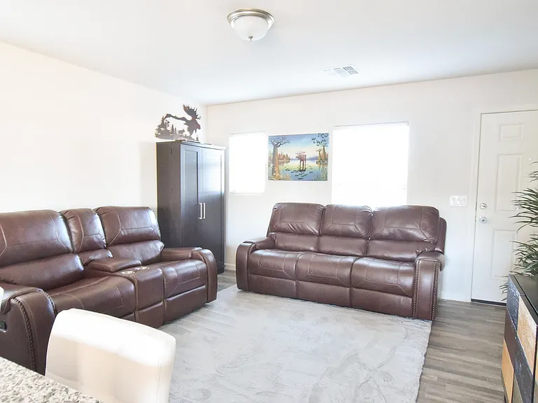 347 E Impala Ct — Photo 2