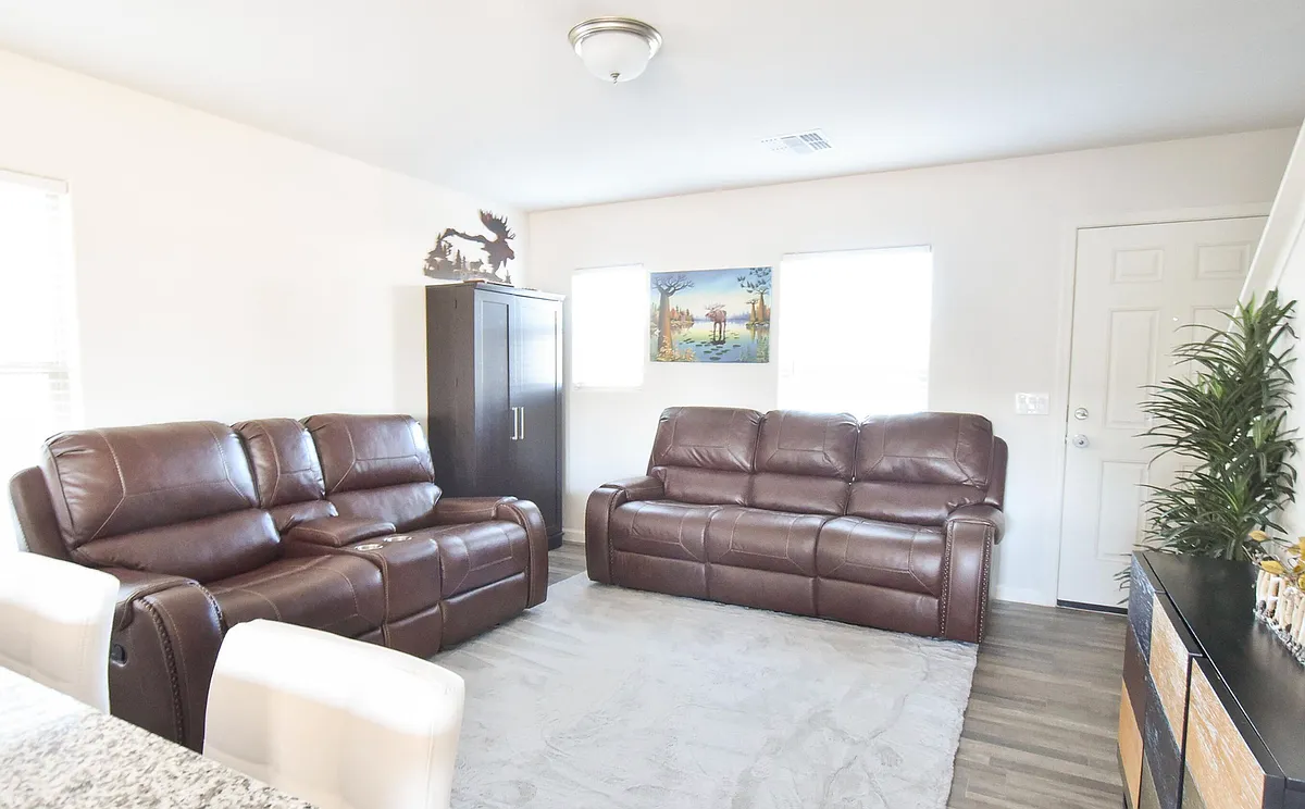 Building Photo - 347 E Impala Ct