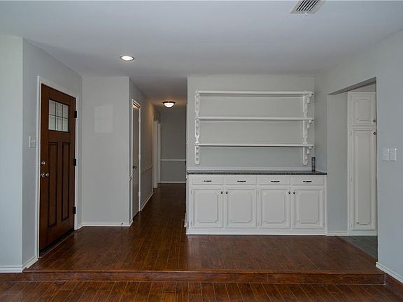 3rd image of 1518 Paris Dr