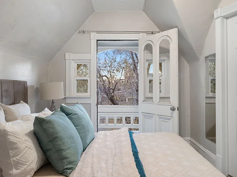 1515 E 31st Ave — Photo 34
