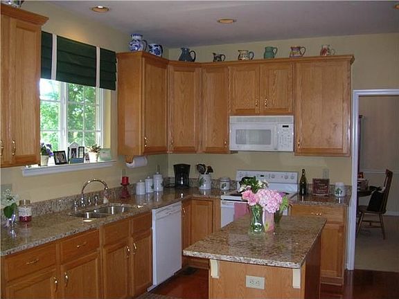 3rd image of 620 Treeline Ct