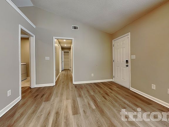3rd image of 621 Southern Trace Xing