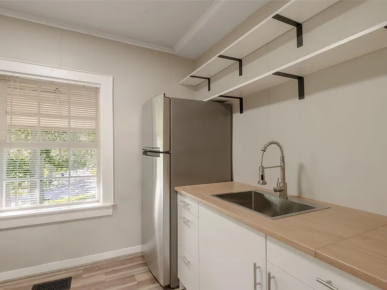 811 Sam Houston Ave #A — Photo 5