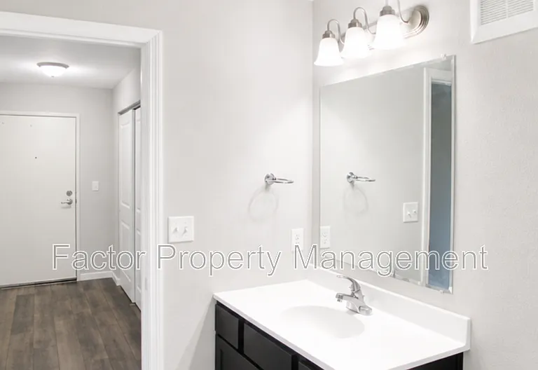 561 Elk St S — Photo 36