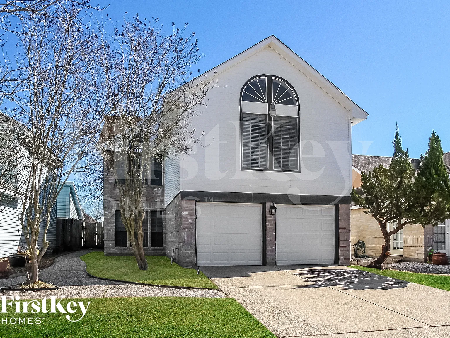 3 bed, 2.5 bath, 1905 sqft, $2,075 — Photo 2