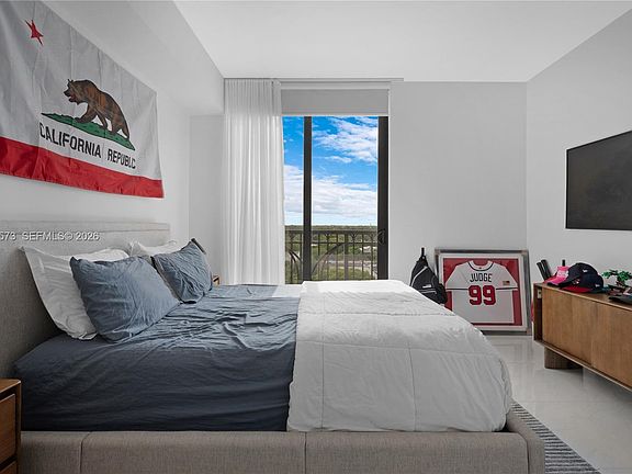 5th image of 301 Altara Ave #823