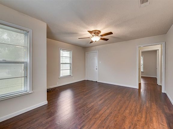 4th image of 5032 Royal Dr