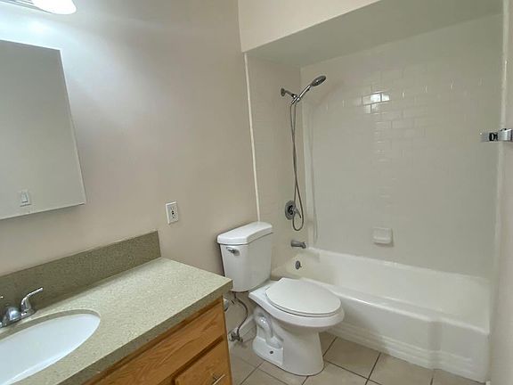 4th image of 2637 Centinela Ave #6