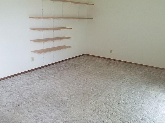 2nd image of 416 Kiva Ct