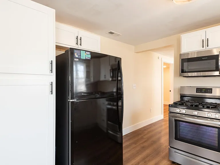 634 N Adams St — Photo 17