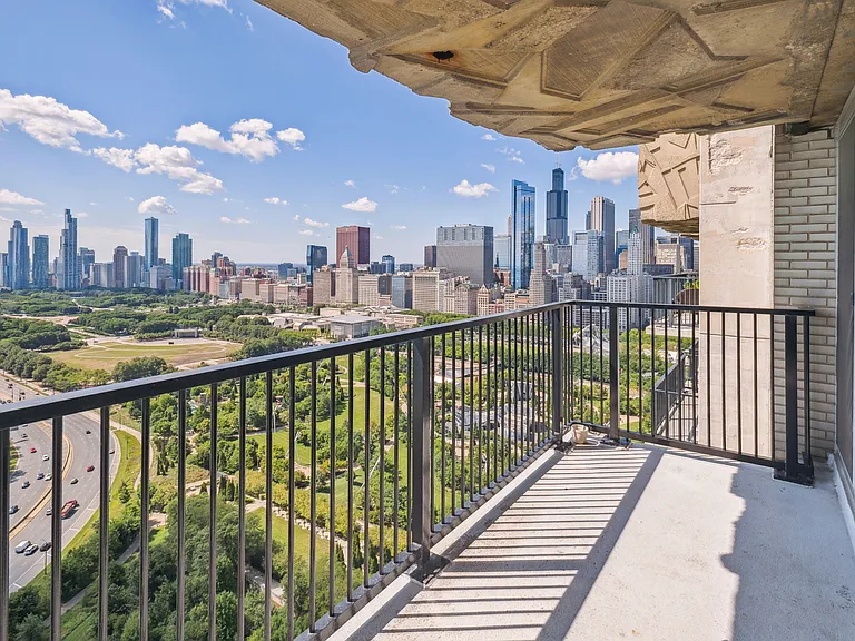 400 E Randolph St #3905 — Photo 15