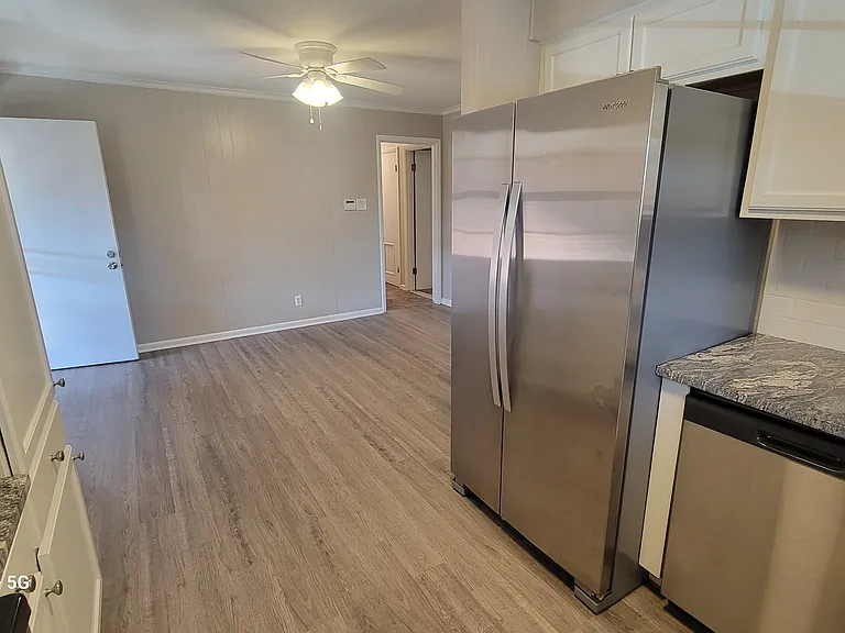 908 N Hughes St — Photo 4