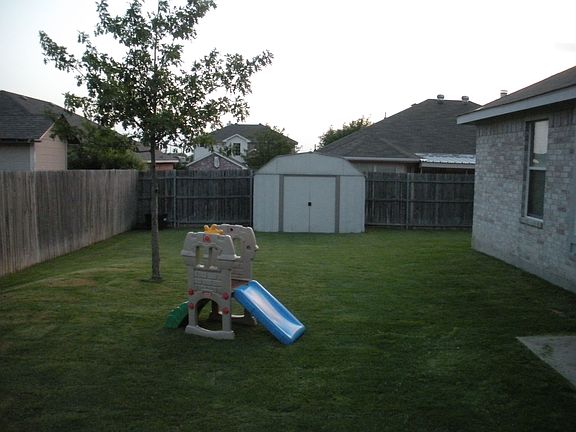 3rd image of 605 Meadowview St