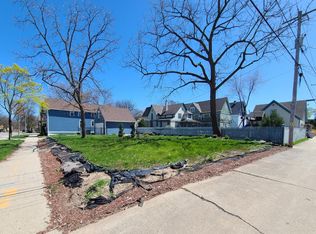 113 W Lloyd St, Milwaukee, WI 53212