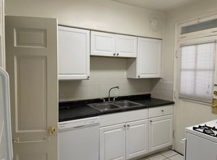 745 Westwood Dr #1E, Saint Louis, MO 63105