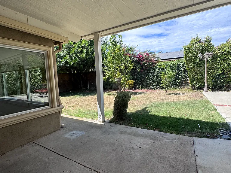 10500 Jordan Ave — Photo 16