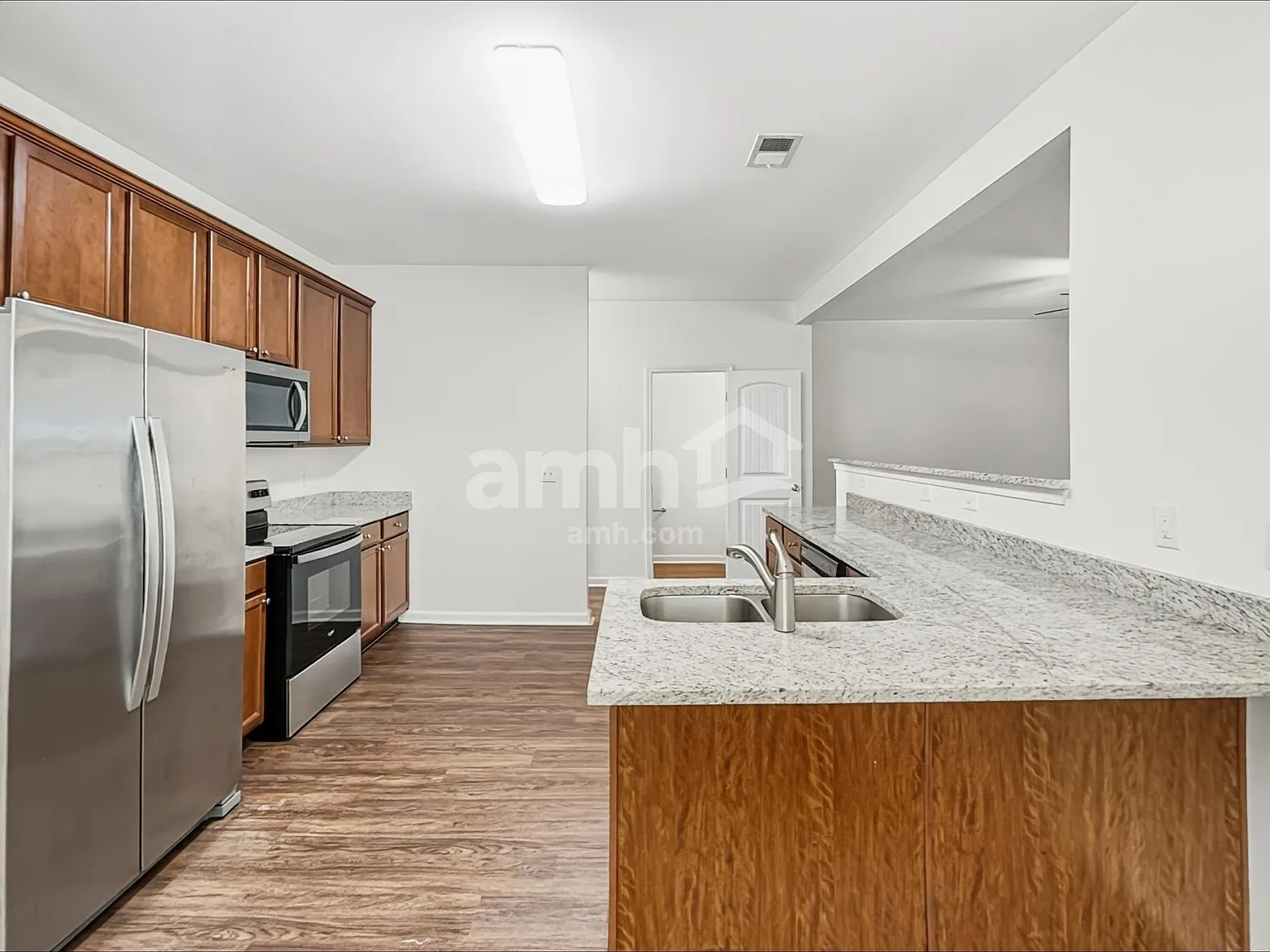 3 bed, 2.5 bath, 2016 sqft, $2,335 — Photo 4