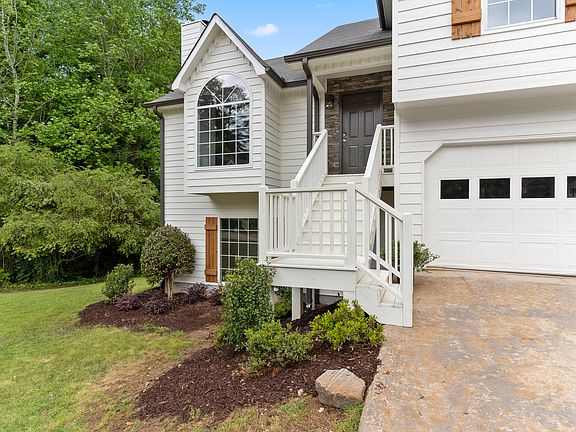 2nd image of 520 Silver Maple Ln