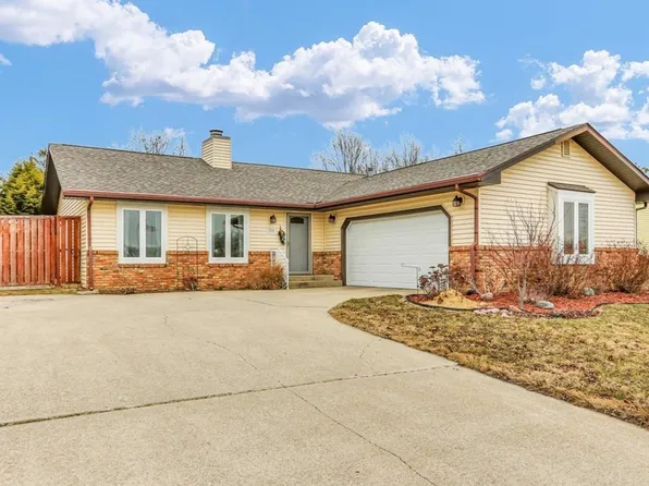 716 Devonshire Dr, Champaign, IL 61820