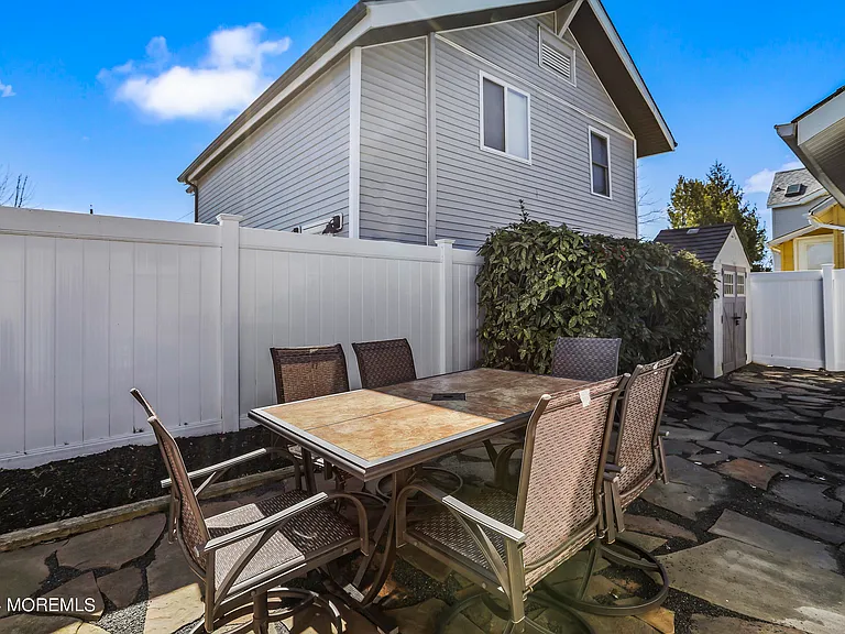 409 13th Ave — Photo 27