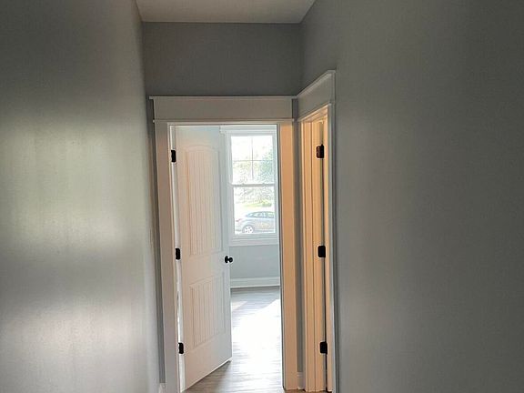 5th image of 305 Pine Knoll Circle