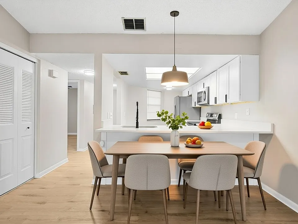 Dining virtual staging