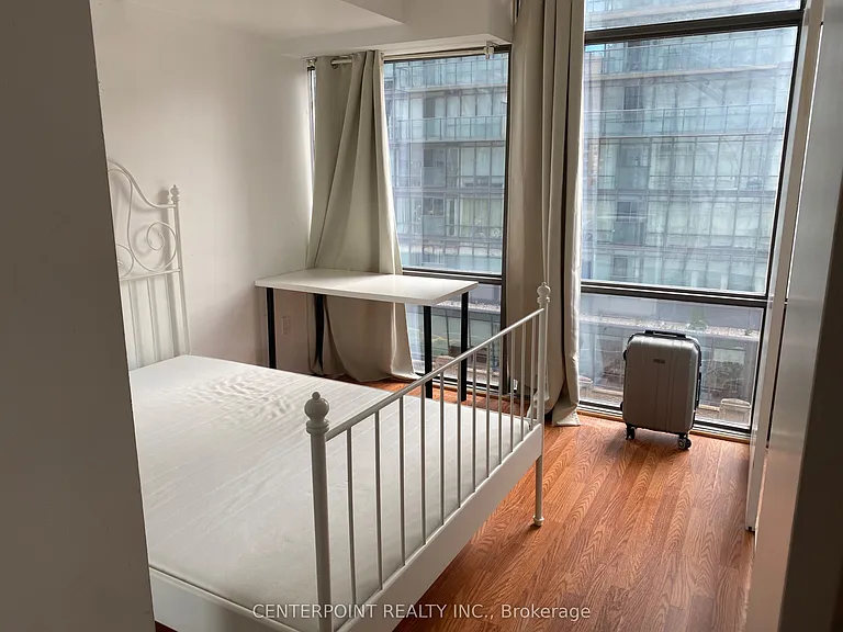 37 Grosvenor St #603 — Photo 9