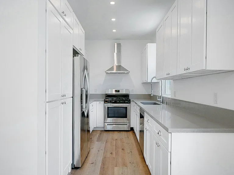 2322 Alta St — Photo 9
