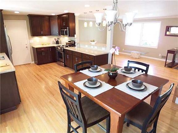 3rd image of 37 Harper Dr