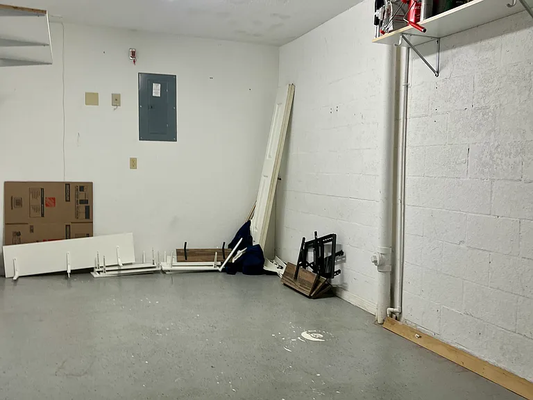 908 Laura St — Photo 25