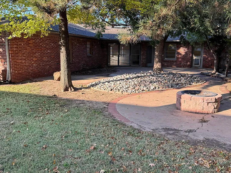 2125 Belleview Dr — Photo 8