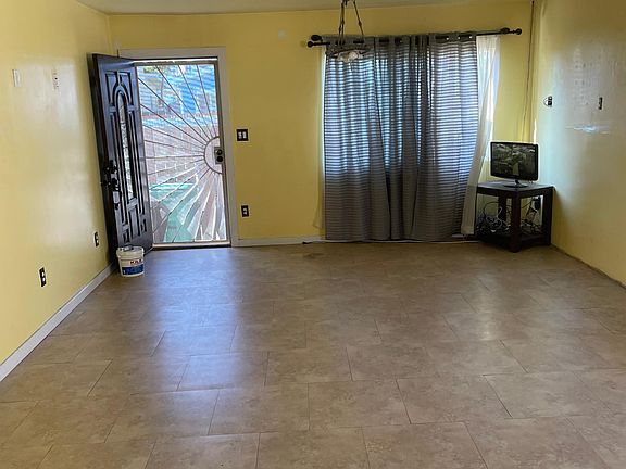 Living room/dining room