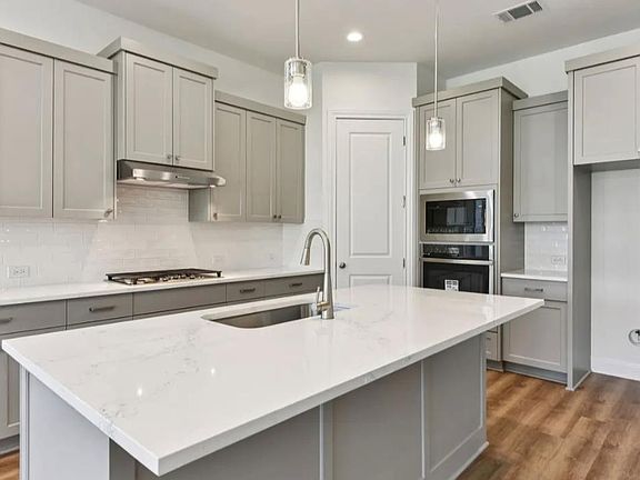 3rd image of 533 Prickly Poppy Loop